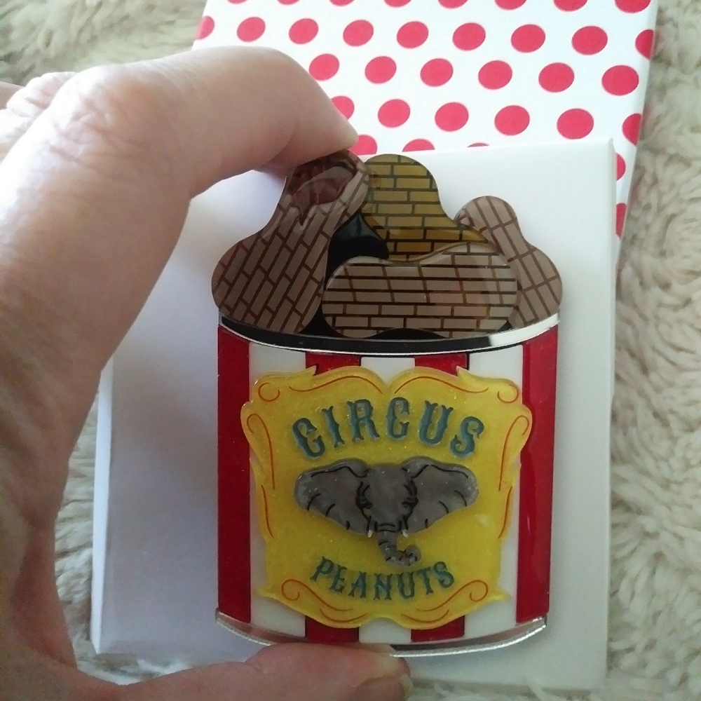 NEW Peanuts Brooch